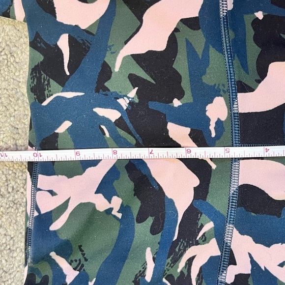 Lorna Jane Womens High Rise Camo Leggings Small - Picture 4 of 5